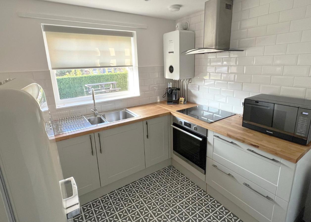 1 Bed / 1 Sofa Bed 'Scandi' Style Ground Floor Apartment يوفيل المظهر الخارجي الصورة